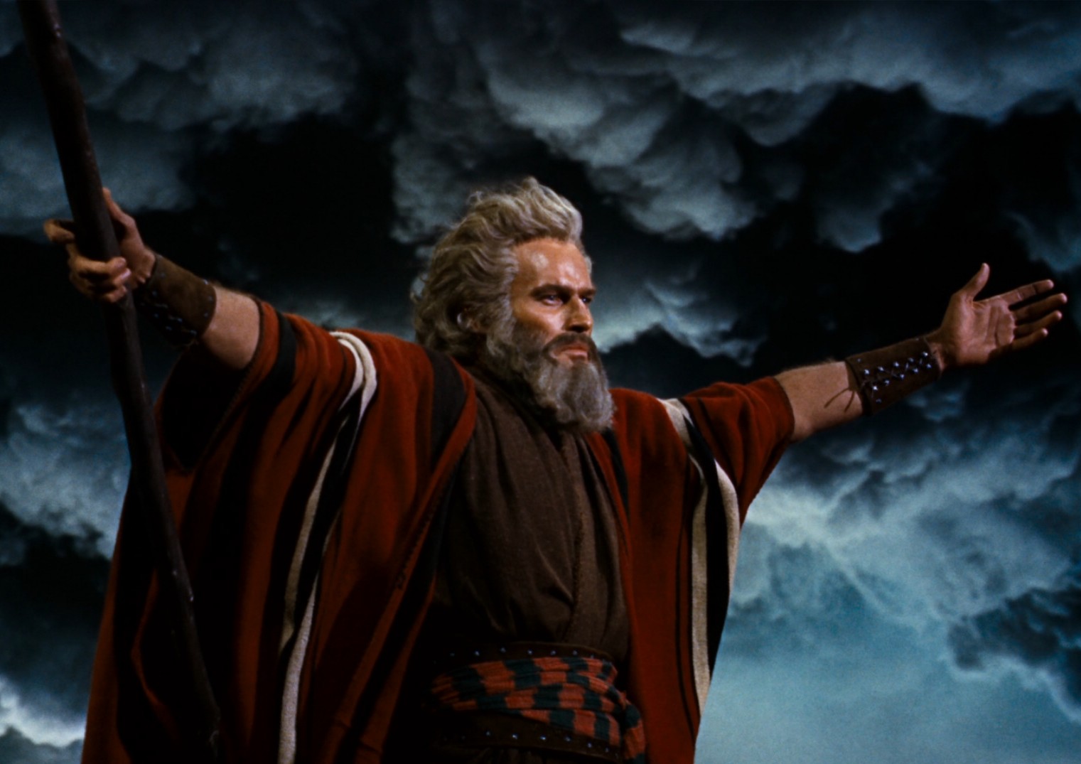 Charlton Heston come Mosè nei 10 comandamenti.